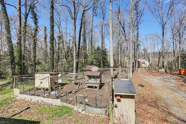 9937 Bacons LN, Gloucester, VA 23061