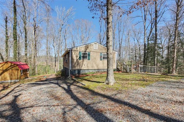 9937 Bacons LN, Gloucester, VA 23061