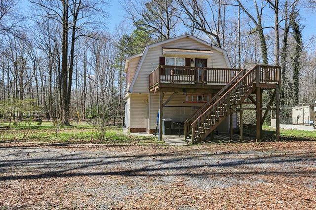 9937 Bacons LN, Gloucester, VA 23061