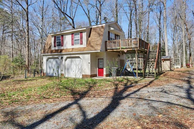 9937 Bacons LN, Gloucester, VA 23061