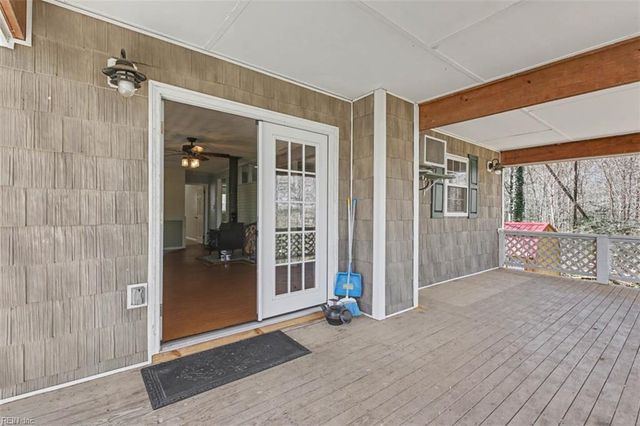 9937 Bacons LN, Gloucester, VA 23061