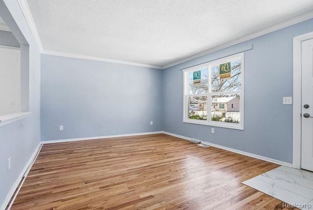 22800 Purdue, Farmington Hills, MI 48336