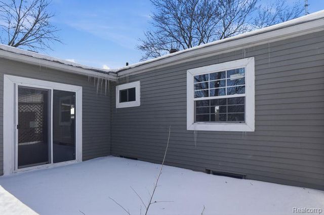 22800 Purdue, Farmington Hills, MI 48336