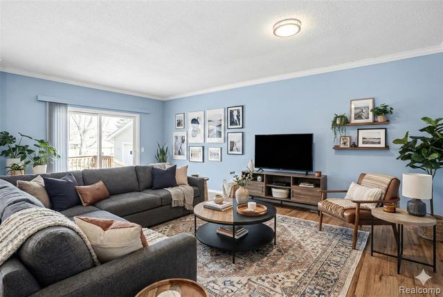 22800 Purdue, Farmington Hills, MI 48336