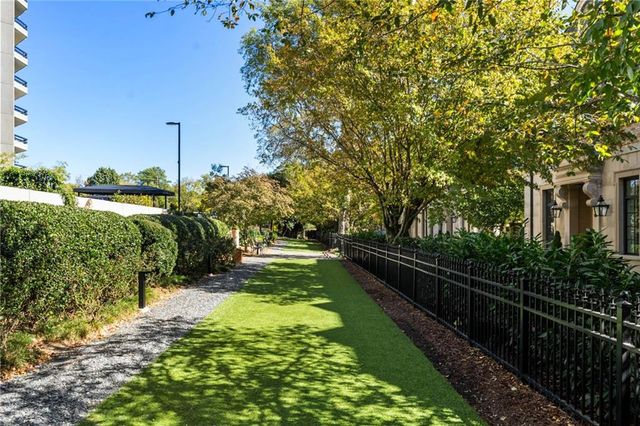 2660 Peachtree Road NW 36F, Atlanta, GA 30305