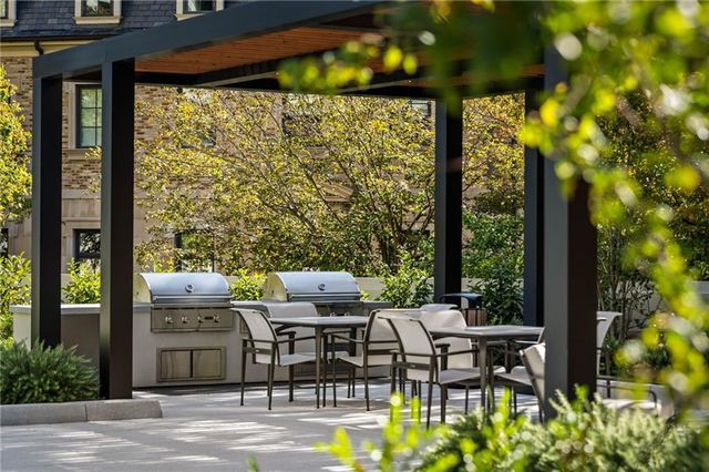 2660 Peachtree Road NW 36F, Atlanta, GA 30305
