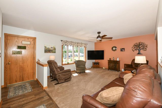 4971 S Jonathan LANE, New Berlin, WI 53151