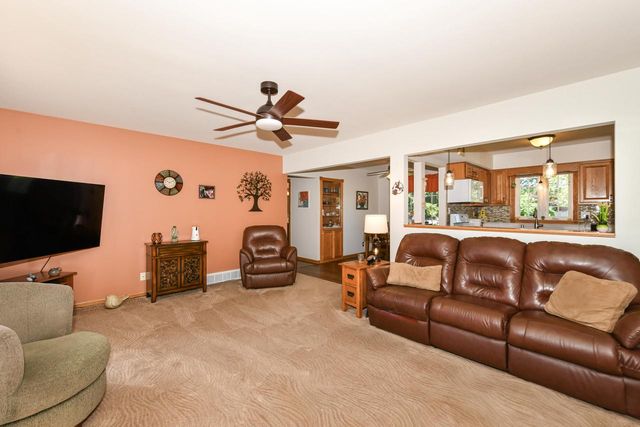 4971 S Jonathan LANE, New Berlin, WI 53151