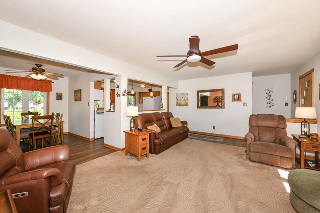 4971 S Jonathan LANE, New Berlin, WI 53151