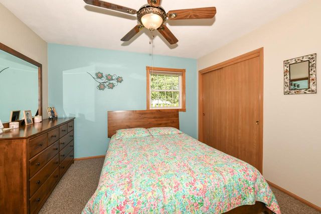 4971 S Jonathan LANE, New Berlin, WI 53151
