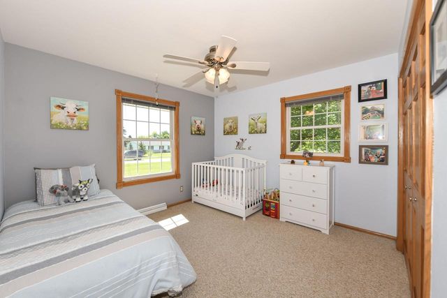 4971 S Jonathan LANE, New Berlin, WI 53151