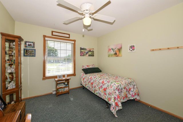 4971 S Jonathan LANE, New Berlin, WI 53151