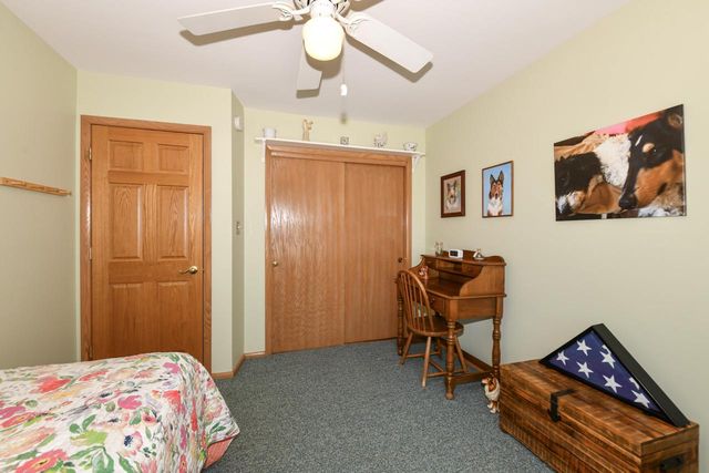 4971 S Jonathan LANE, New Berlin, WI 53151