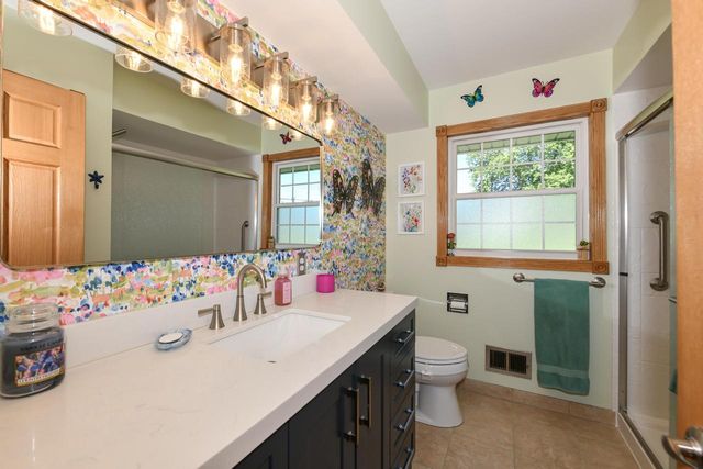 4971 S Jonathan LANE, New Berlin, WI 53151
