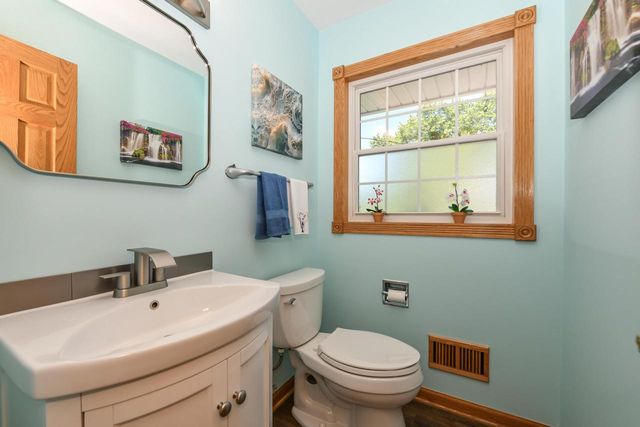 4971 S Jonathan LANE, New Berlin, WI 53151