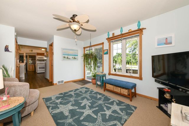 4971 S Jonathan LANE, New Berlin, WI 53151