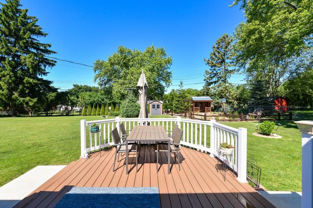 4971 S Jonathan LANE, New Berlin, WI 53151