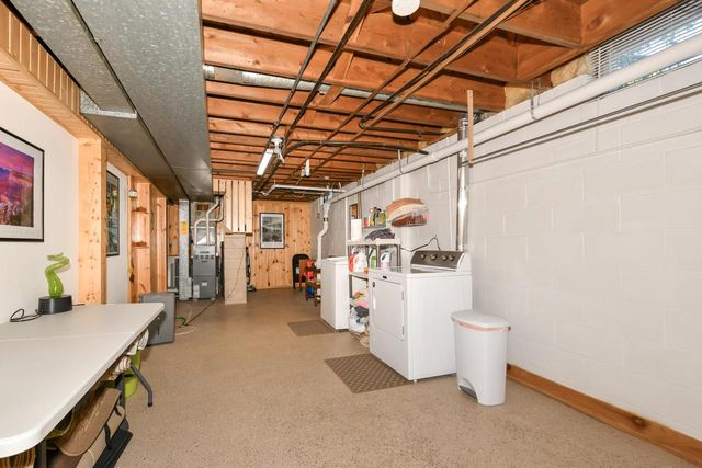 4971 S Jonathan LANE, New Berlin, WI 53151