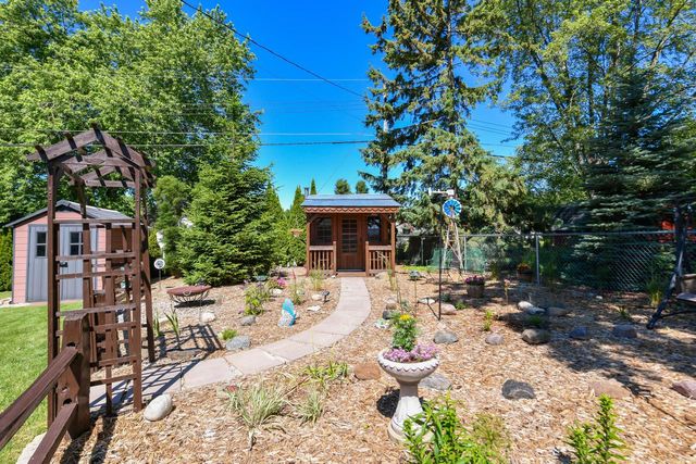 4971 S Jonathan LANE, New Berlin, WI 53151