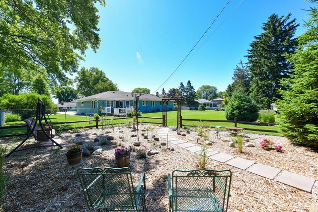 4971 S Jonathan LANE, New Berlin, WI 53151