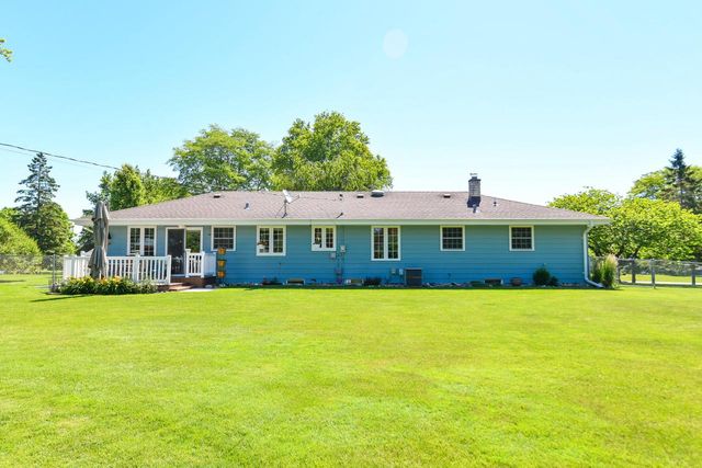 4971 S Jonathan LANE, New Berlin, WI 53151