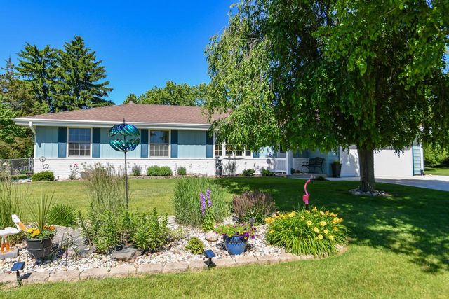 4971 S Jonathan LANE, New Berlin, WI 53151