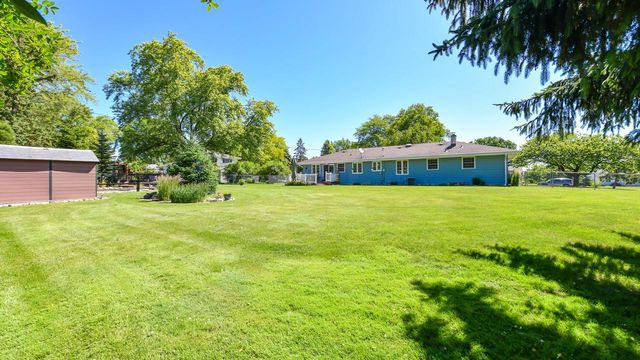 4971 S Jonathan LANE, New Berlin, WI 53151