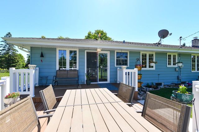 4971 S Jonathan LANE, New Berlin, WI 53151