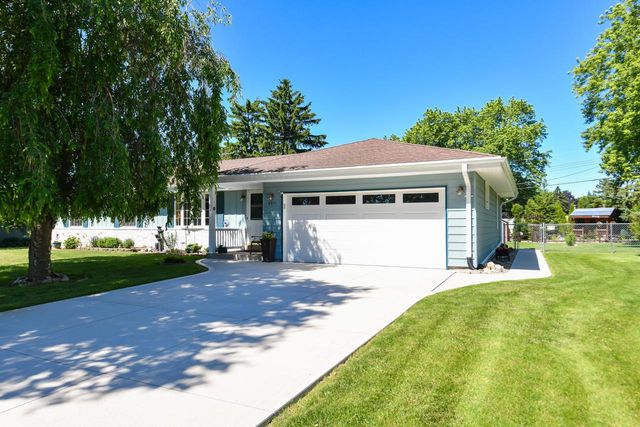 4971 S Jonathan LANE, New Berlin, WI 53151