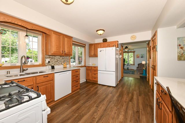 4971 S Jonathan LANE, New Berlin, WI 53151