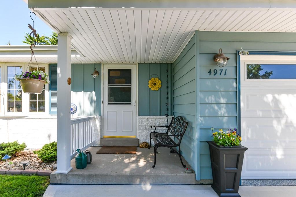 4971 S Jonathan LANE, New Berlin, WI 53151