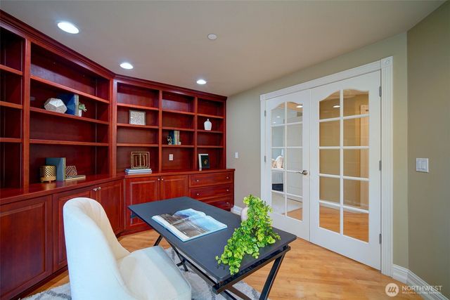 6145 93rd Avenue SE, Mercer Island, WA 98040