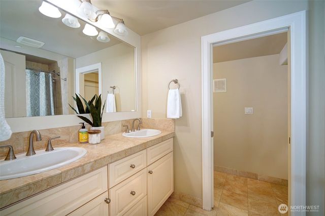 6145 93rd Avenue SE, Mercer Island, WA 98040