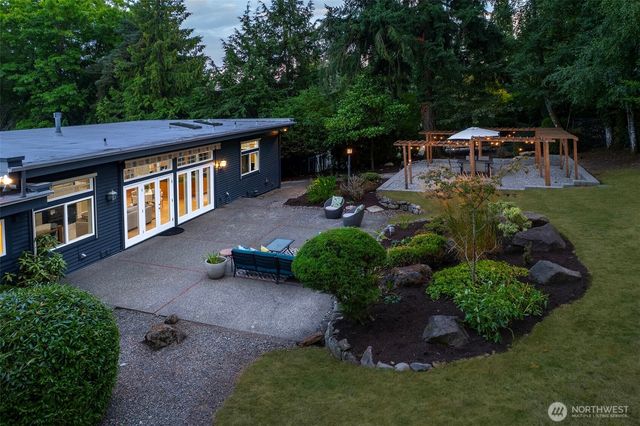 6145 93rd Avenue SE, Mercer Island, WA 98040