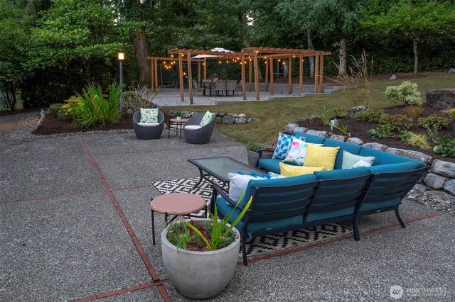 6145 93rd Avenue SE, Mercer Island, WA 98040