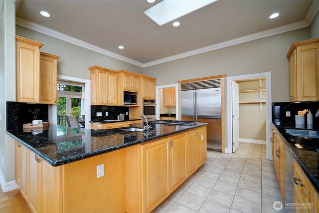 6145 93rd Avenue SE, Mercer Island, WA 98040