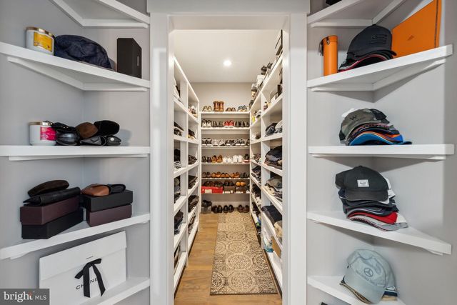 1221 S ROLFE STREET, Arlington, VA 22204