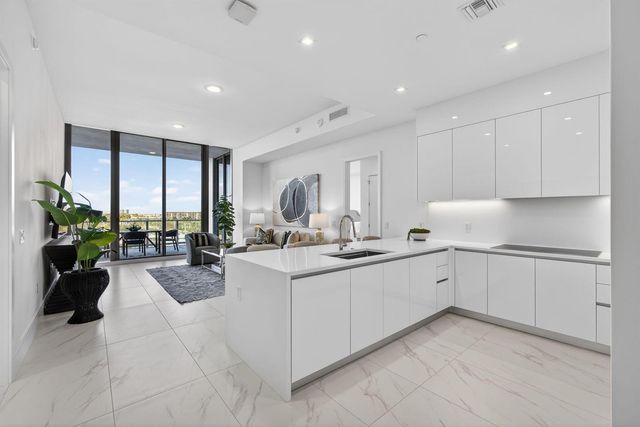 220 Lake Shore Drive 609, Lake Park, FL 33403