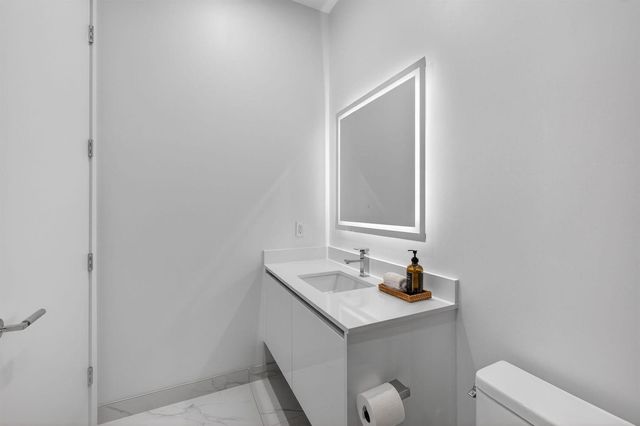 220 Lake Shore Drive 609, Lake Park, FL 33403