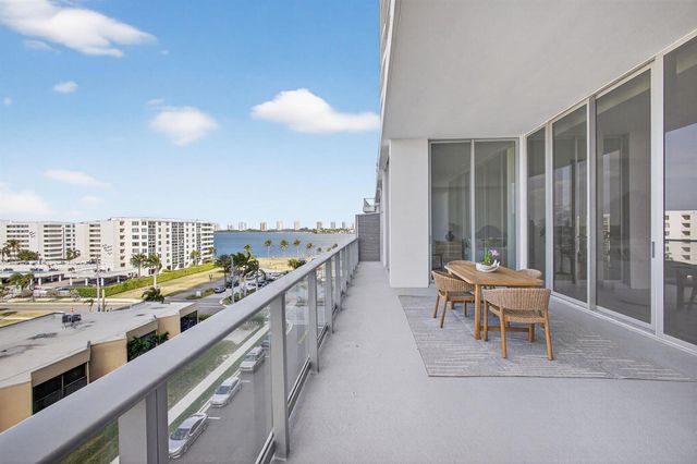 220 Lake Shore Drive 609, Lake Park, FL 33403