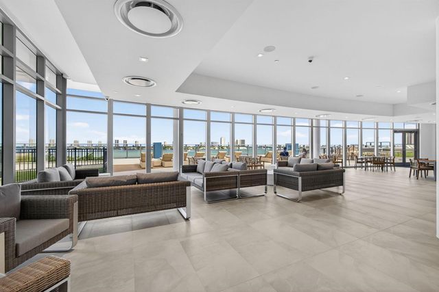 220 Lake Shore Drive 609, Lake Park, FL 33403