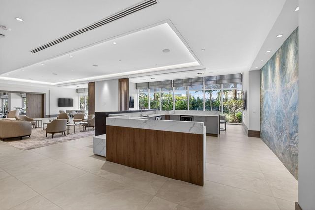 220 Lake Shore Drive 609, Lake Park, FL 33403