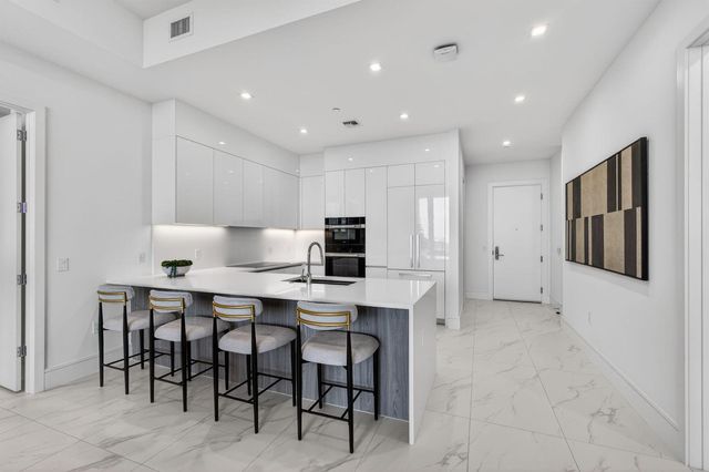 220 Lake Shore Drive 609, Lake Park, FL 33403