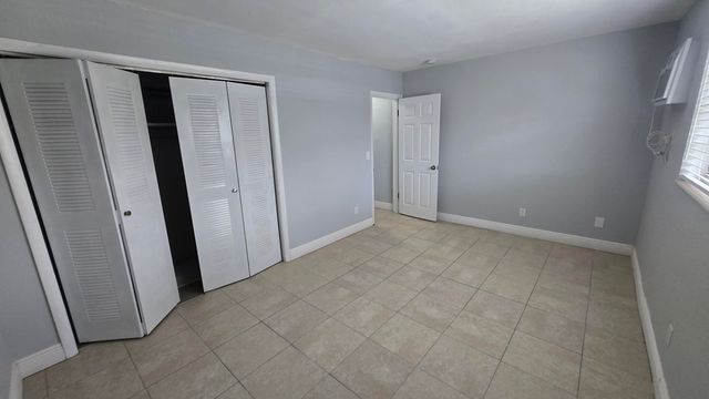 16951 NE 18th Avenue 14, Miami, FL 33162