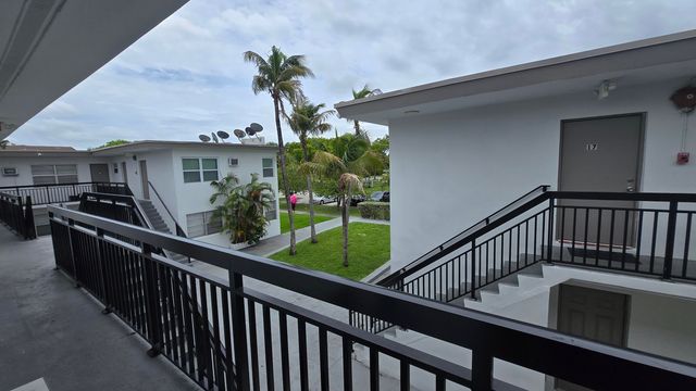 16951 NE 18th Avenue 14, Miami, FL 33162