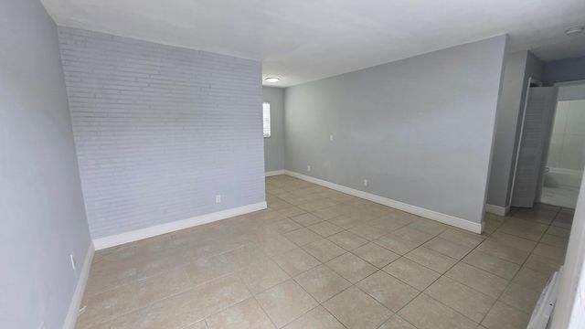 16951 NE 18th Avenue 14, Miami, FL 33162