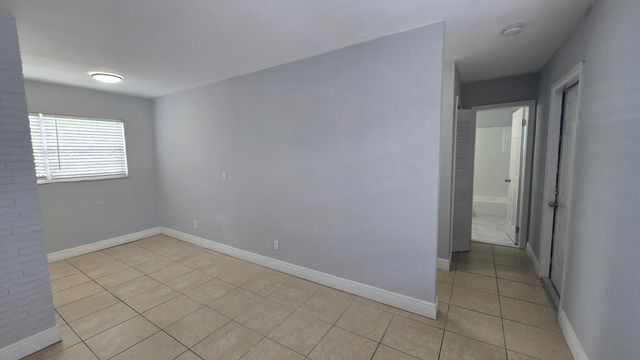 16951 NE 18th Avenue 14, Miami, FL 33162