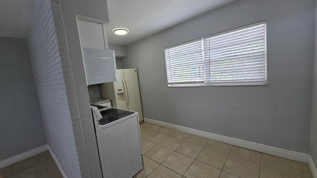 16951 NE 18th Avenue 14, Miami, FL 33162