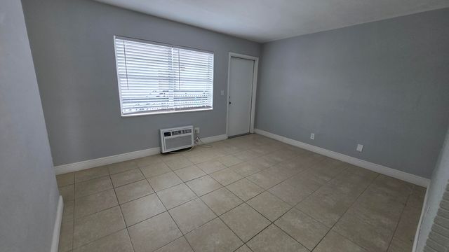 16951 NE 18th Avenue 14, Miami, FL 33162