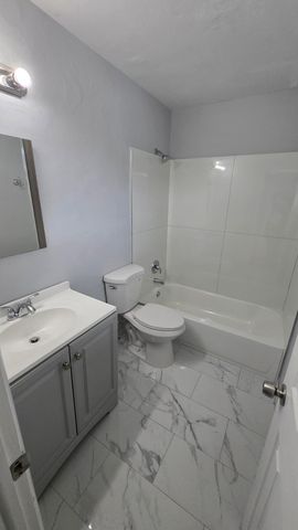 16951 NE 18th Avenue 14, Miami, FL 33162